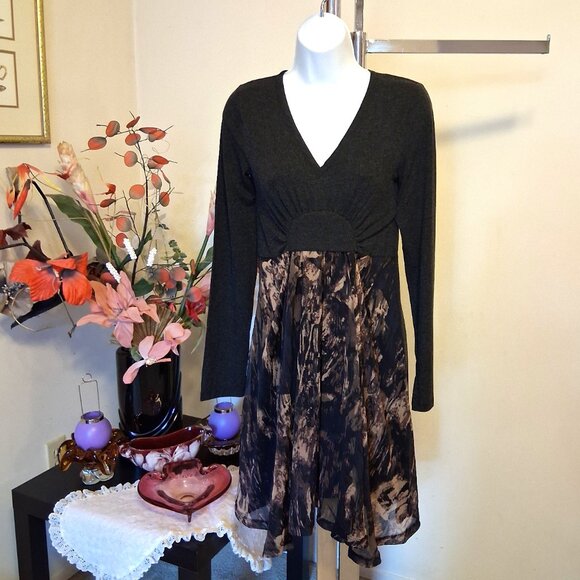 NWT Dolcezza Women's Unique Designed Long Sleeve V Neck Gray Midi Dress S - Picture 2 of 7